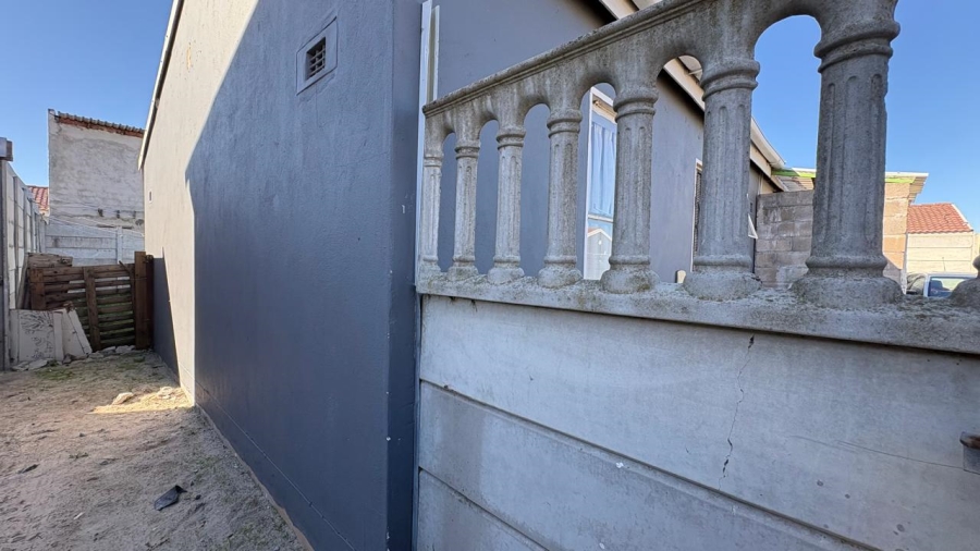 2 Bedroom Property for Sale in Pelican Park Western Cape